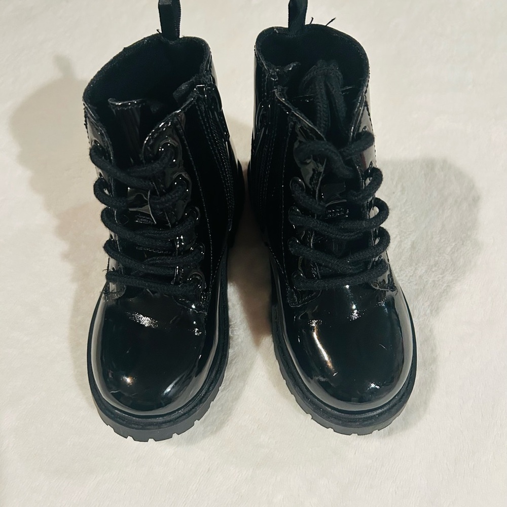 Old Navy Kids Black Lace-Up Boots